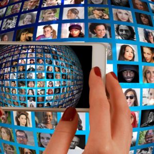 smartphone-1445489_1920 distance learning
